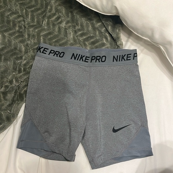 Grey Nike pro spandex girls size large - Picture 1 of 3